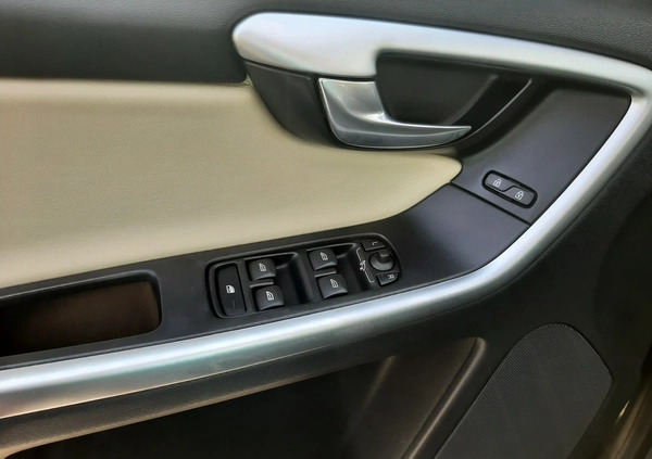Volvo XC 60 cena 51000 przebieg: 260000, rok produkcji 2011 z Myszyniec małe 466